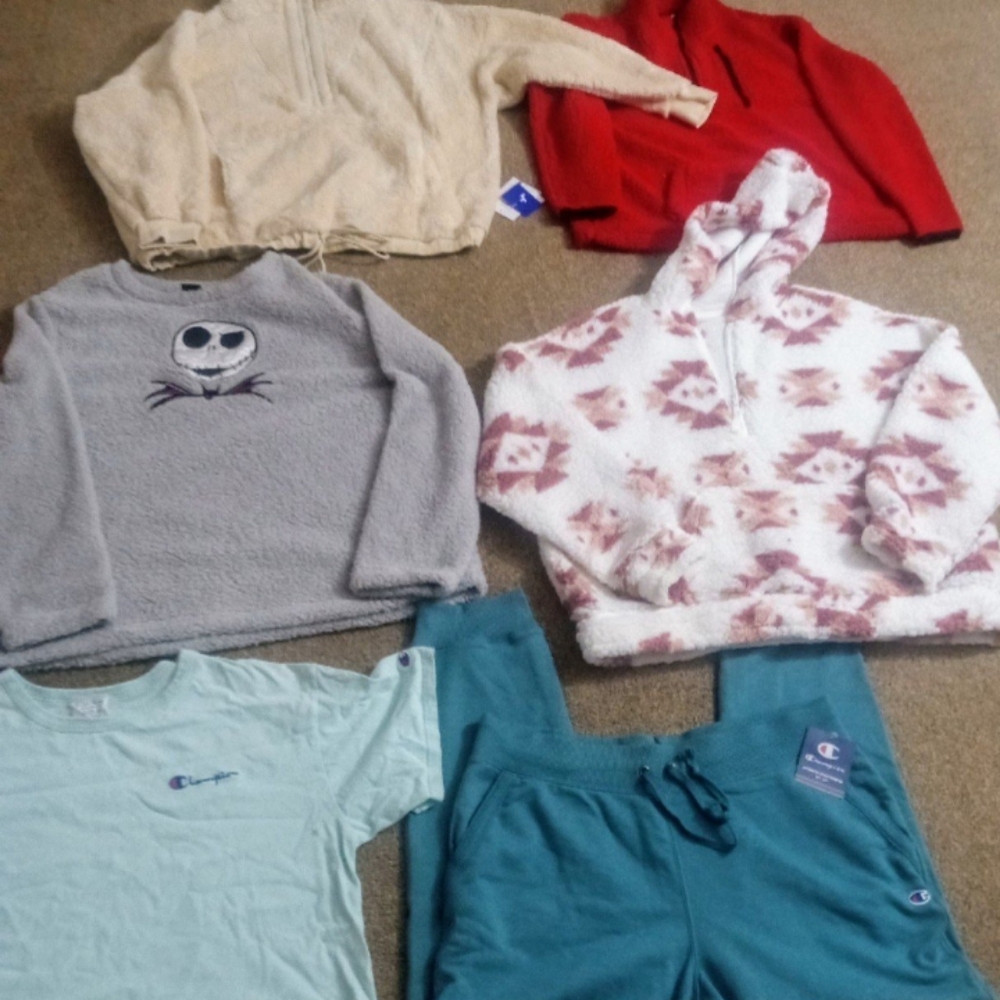 Womens Fleeces & Sweatshirts Bundle